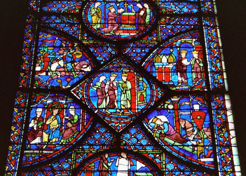 800px-cathedral-chartres-2006_stained-glass-window_detail_01.jpg